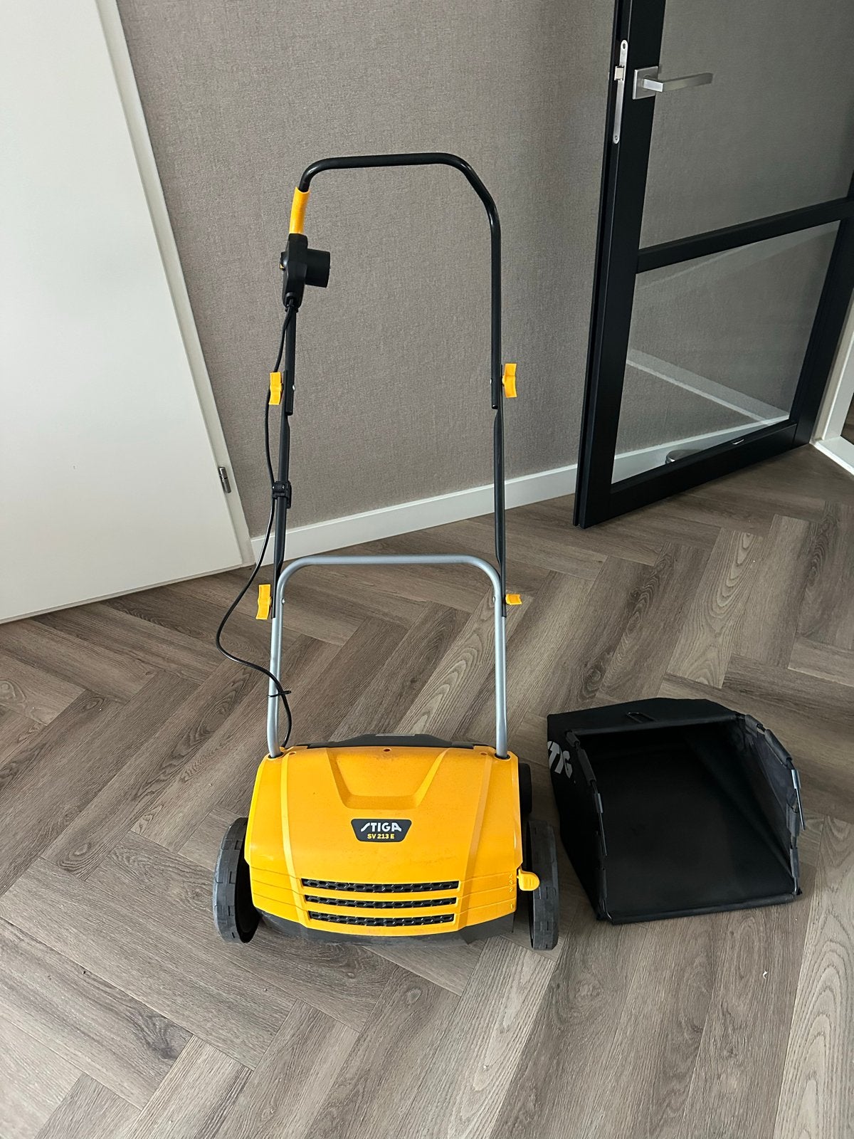 Stiga SV 213 E Verticuteermachine - Elektrisch, Ophalen of Verzenden, Zo goed als nieuw, Elektrisch