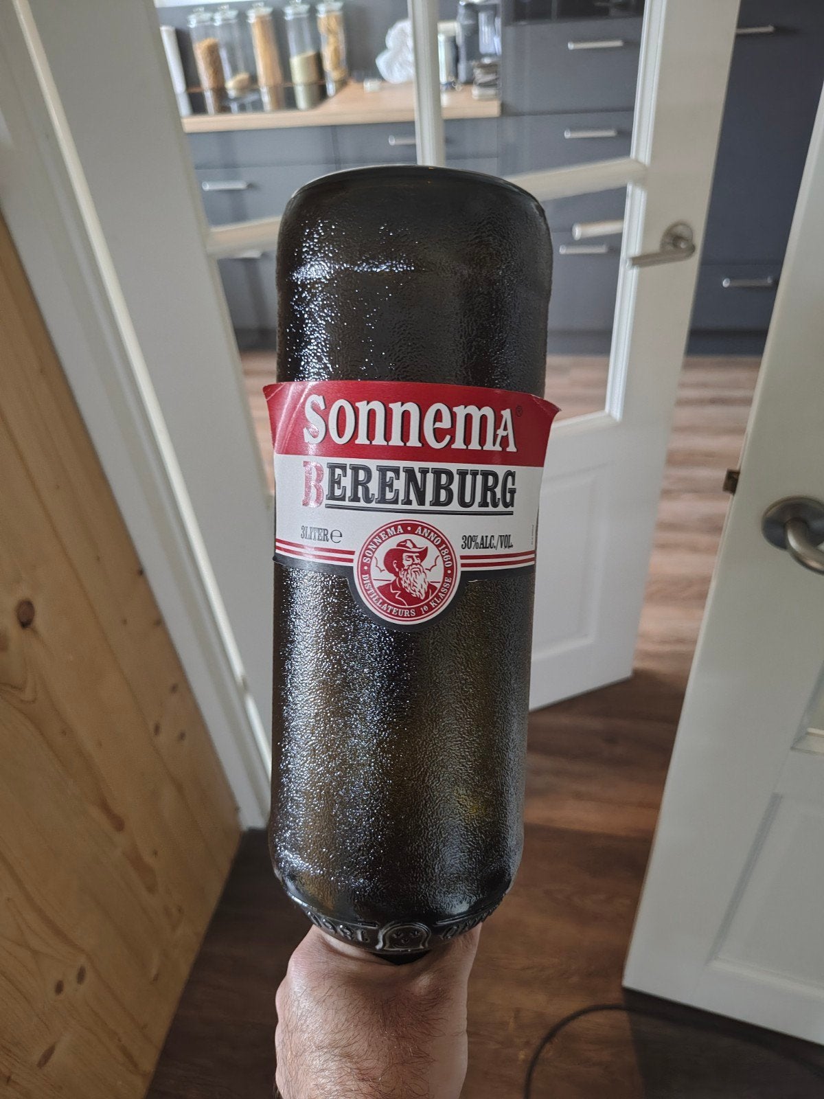 Lege 3 liter Berenburg fles met flessenhouder, Ophalen of Verzenden, Gebruikt, Groen, Glas