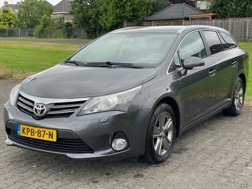 Toyota AVENSIS 1.8 VVT-I Business / ECC/ Navi/ Cruise/ Camer, Auto's, Toyota, Handgeschakeld, Stoelverwarming, Avensis, Gebruikt