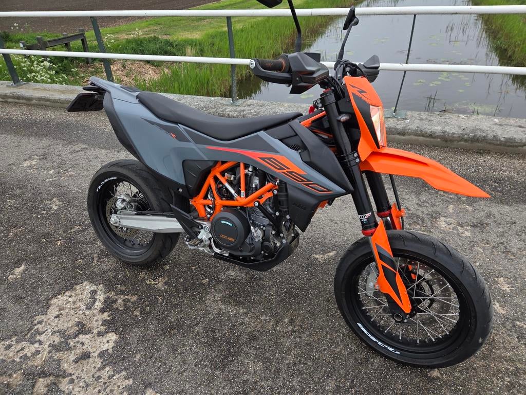 KTM 690 SMC 2025, Motoren, Bedrijf, SuperMoto