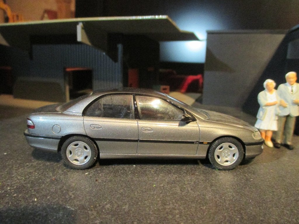 1/43 Opel Omega B 2.5 V6 - Schuco grijsmetallic, Ophalen of Verzenden, Zo goed als nieuw, Auto, Schuco