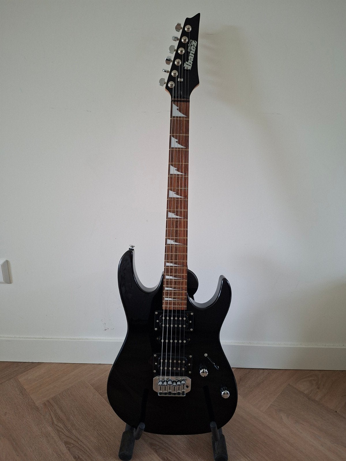 Zwarte ibanez gio, Ophalen, Ibanez, Met versterker, Zo goed als nieuw