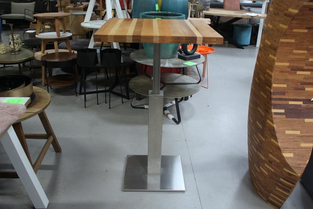 Handige vierkante eettafel / bartafel in hoogte verstelbaar