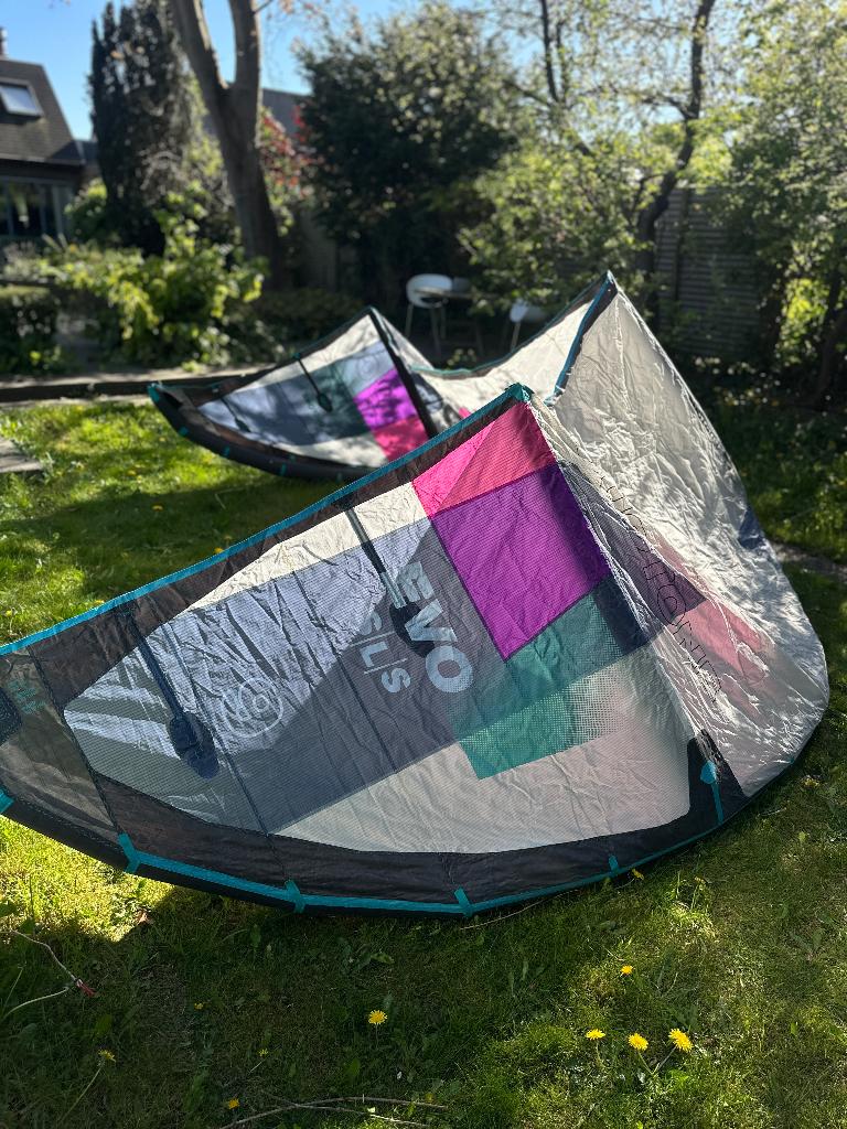 Duotone Evo Sls 9m + bar en lijnen, Watersport en Boten, Kitesurfen, Gebruikt, 9 m², Geen board, Ophalen of Verzenden