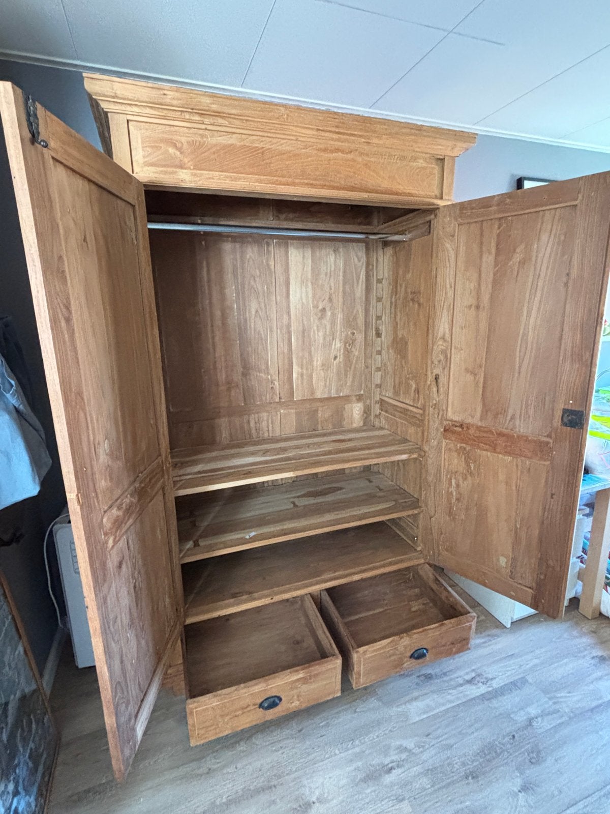 Teakhouten kledingkast met planken en hanggedeelte, Ophalen, Gebruikt, 100 tot 150 cm, 200 cm of meer
