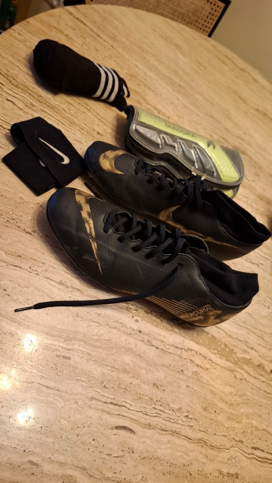 Nike Mercurial Voetbalschoenen Zwart/Goud Maat 44.5, Maat XS of kleiner, Ophalen of Verzenden, Zo goed als nieuw, Schoenen