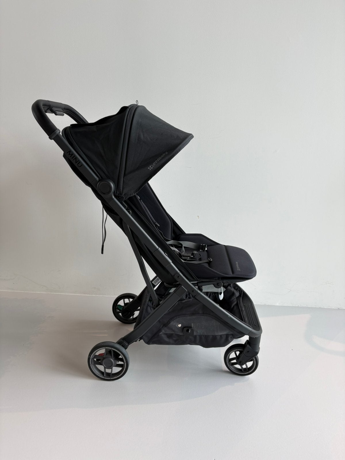 Uppababy Minu V3 Buggy - Jake Zwart, Kinderen en Baby's, Buggy's, Zo goed als nieuw, Overige merken, Ophalen of Verzenden