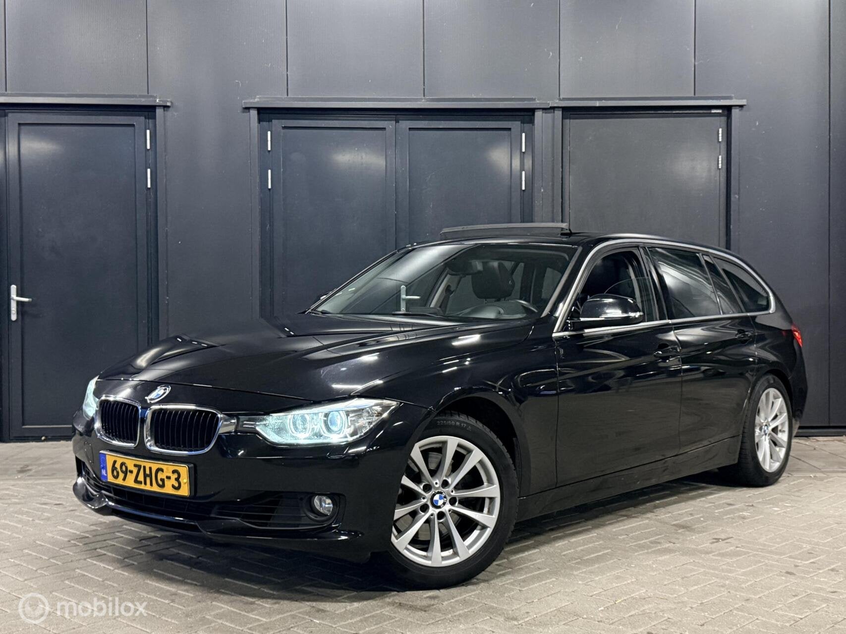 BMW 3-serie Touring 328i Upgrade Edition/HUD/Pano/leder/led, Auto's, BMW, Automaat, Gebruikt, 4 cilinders, Zwart