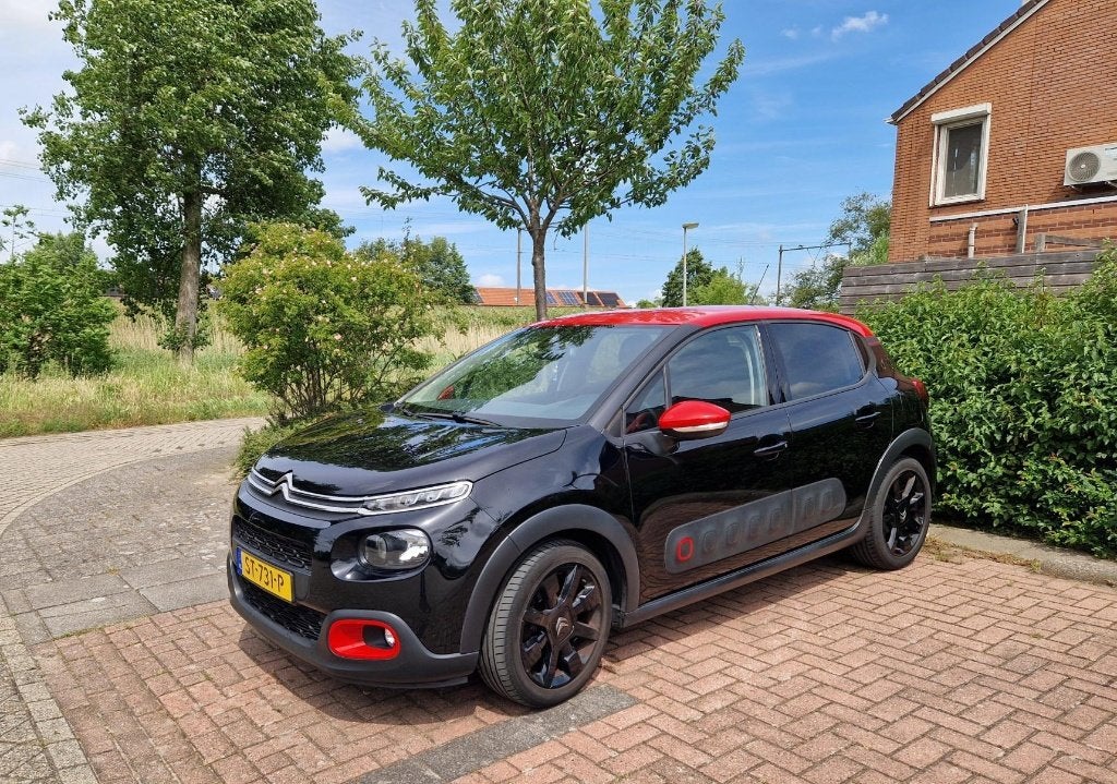 Citroën C3 1.2 PureTech Shine Automaat, Auto's, Zwart, 1199 cc, 450 kg, Origineel Nederlands