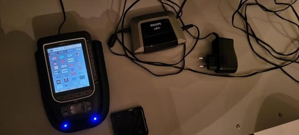 Philips Pronto + IR extender, Tv, Universeel, Ophalen of Verzenden, Zo goed als nieuw