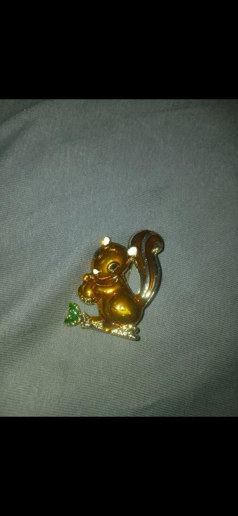 Nieuwe Broche Eekhoorn met Glanzende Afwerking, Sieraden, Tassen en Uiterlijk, Broches, Ophalen, Overige materialen, 4 tot 7 cm