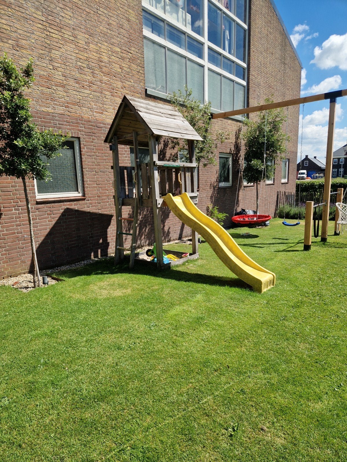 Houten speeltoestel met glijbaan en klimrek, Kinderen en Baby's, Speelgoed | Buiten | Speeltoestellen, Ophalen, Gebruikt, Klimwand