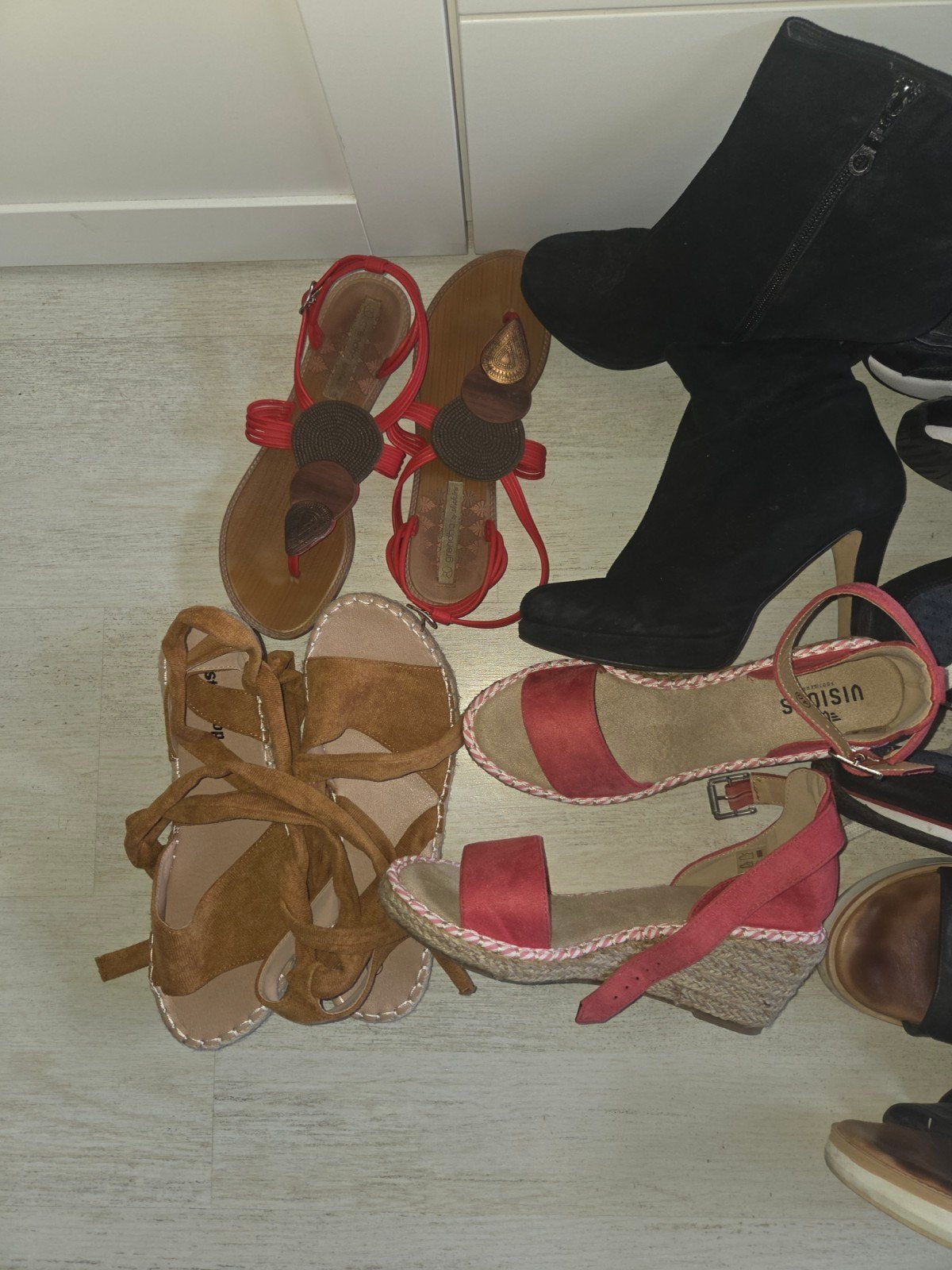 pakket schoenen 39/40, Kleding | Dames, Ophalen of Verzenden, Overige kleuren, Sneakers of Gympen