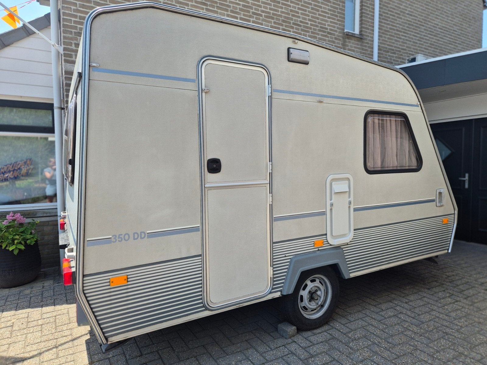 Beyerland Vitesse 350 DD Caravan - Compact en Compleet, Caravans en Kamperen, Caravans, Koelkast, Treinzit, Particulier, Tot en met 4