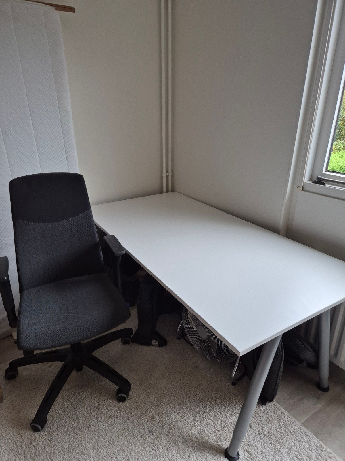 IKEA Thyge bureau - Wit met verstelbare poten, Ophalen, Overige typen, Spaanplaat of MDF, In hoogte verstelbaar
