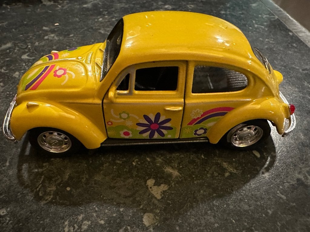 Mini auto Welly, Volkswagen Beetle "Flower Power". 1967, Hobby en Vrije tijd, Ophalen of Verzenden, Zo goed als nieuw, Auto, Welly