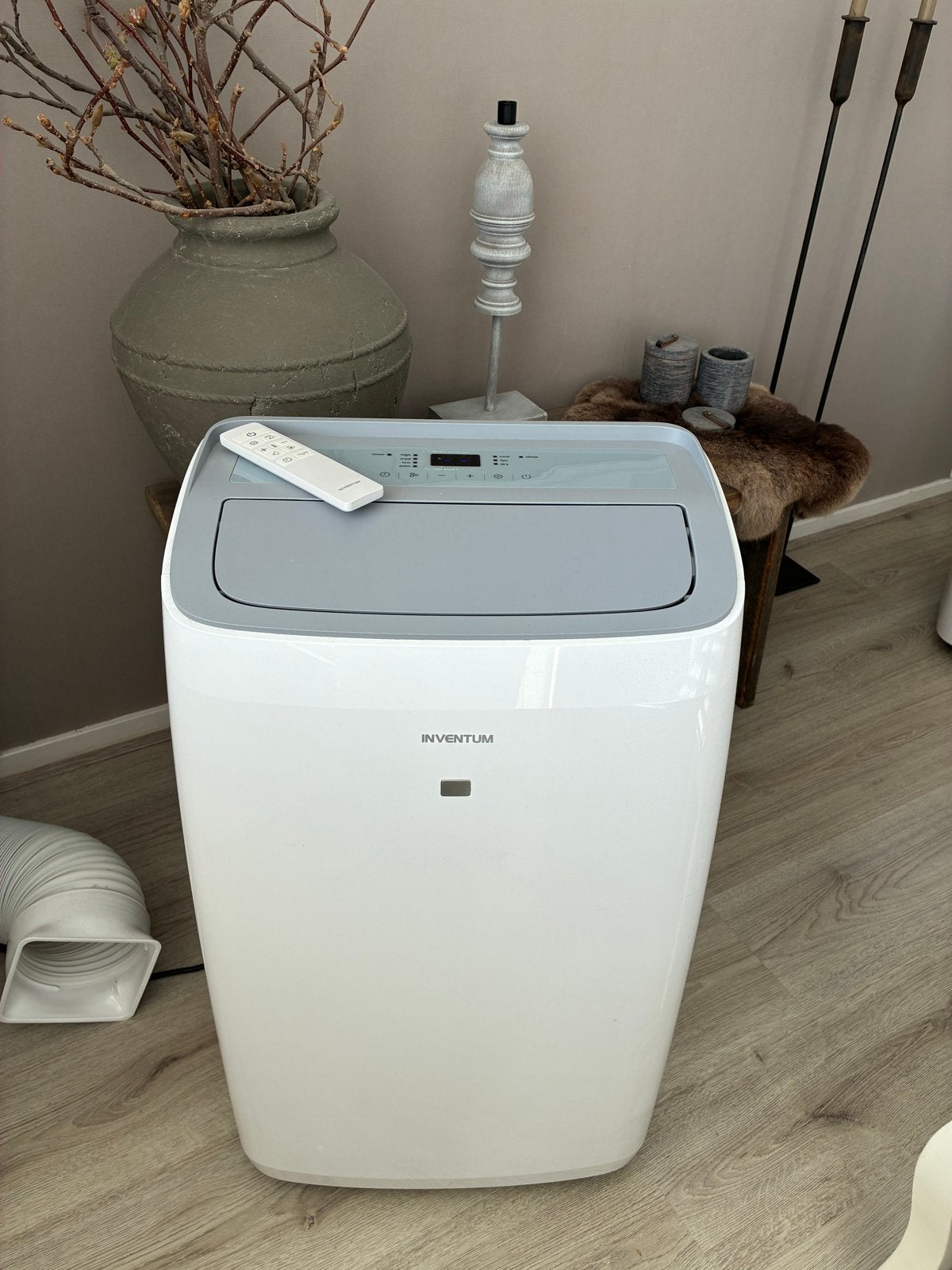 Inventum Mobiele Airco AC907W met afvoerslang en afstandsbed, Witgoed en Apparatuur, Ophalen, Gebruikt, Minder dan 60 m³, 3 snelheden of meer