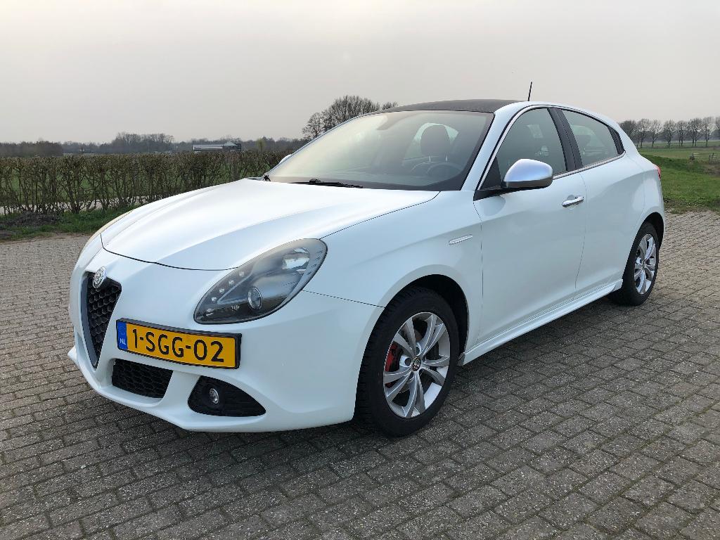 Alfa Romeo Giulietta 1.4 Turbo 2011 Wit, Auto's, Alfa Romeo, Zwart, 4 cilinders, Wit, Leder