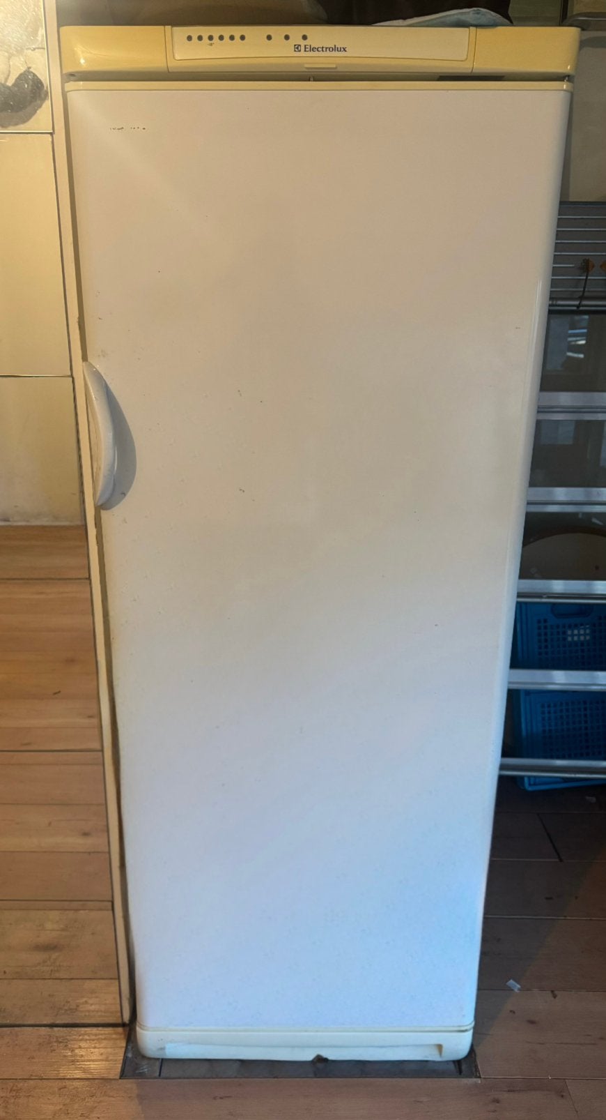 Oude maar werkende Electrolux lade-vrieskast, Gebruikt, Minder dan 60 cm, 160 cm of meer, Vrijstaand