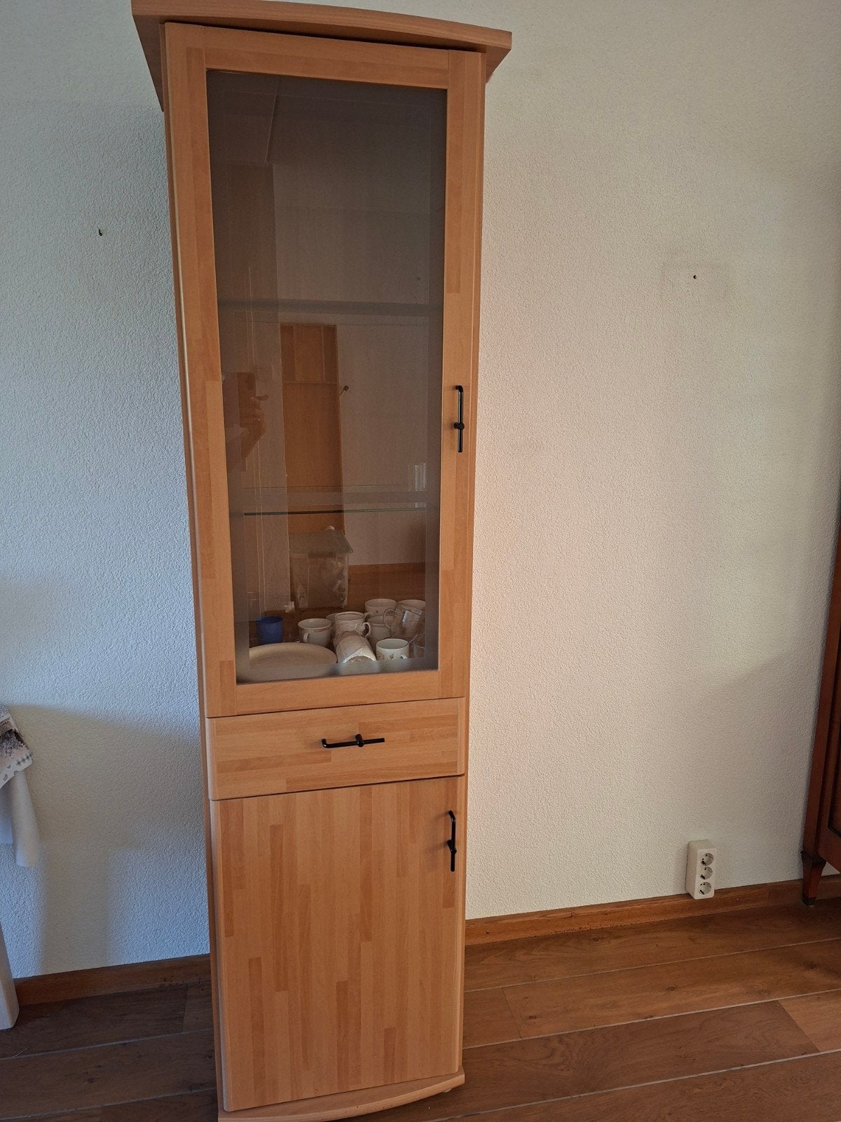 Houten vitrinekast met glazen planken en lade, Ophalen, Minder dan 50 cm, Gebruikt, 200 cm of meer