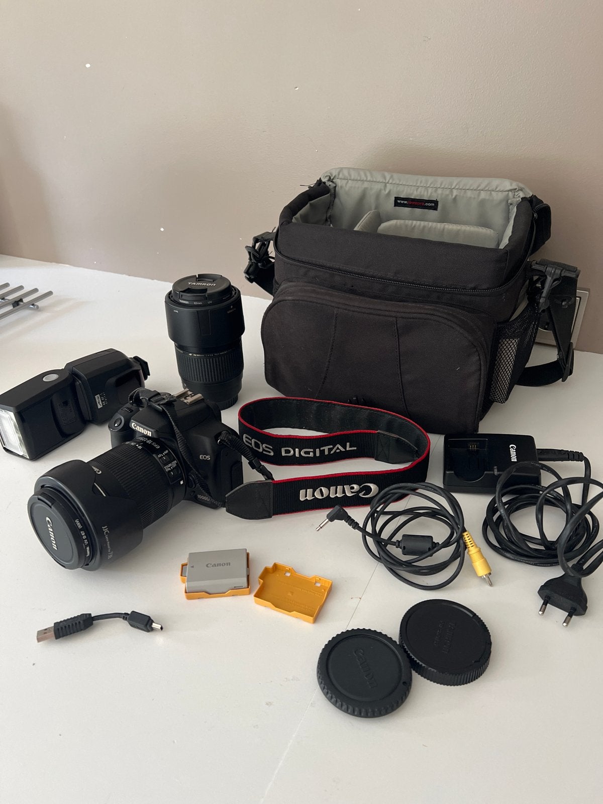 Canon EOS 1000D Spiegelreflexcamera met 2 lenzen en flitser, Ingebouwde flitser, Gebruikt, Spiegelreflex, Canon