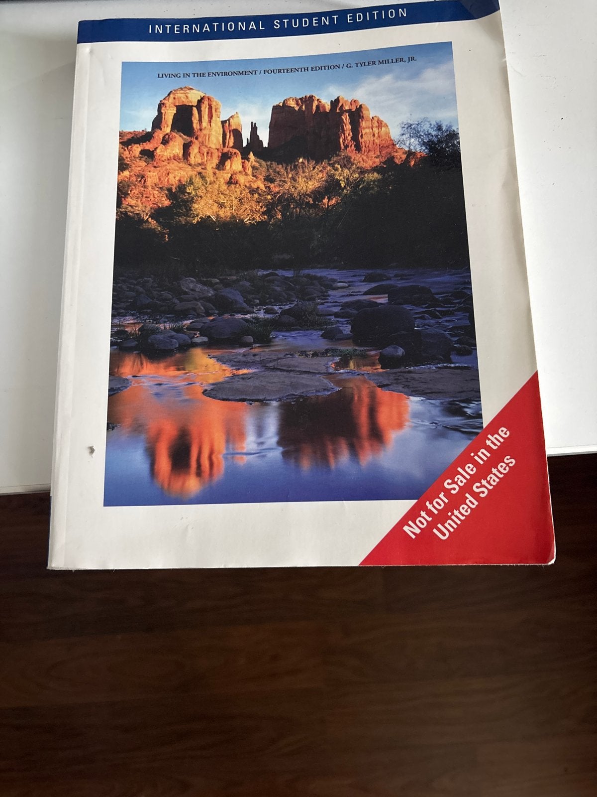 Living in the Environment - International Student Edition, Ophalen of Verzenden, Beta, Zo goed als nieuw, HBO