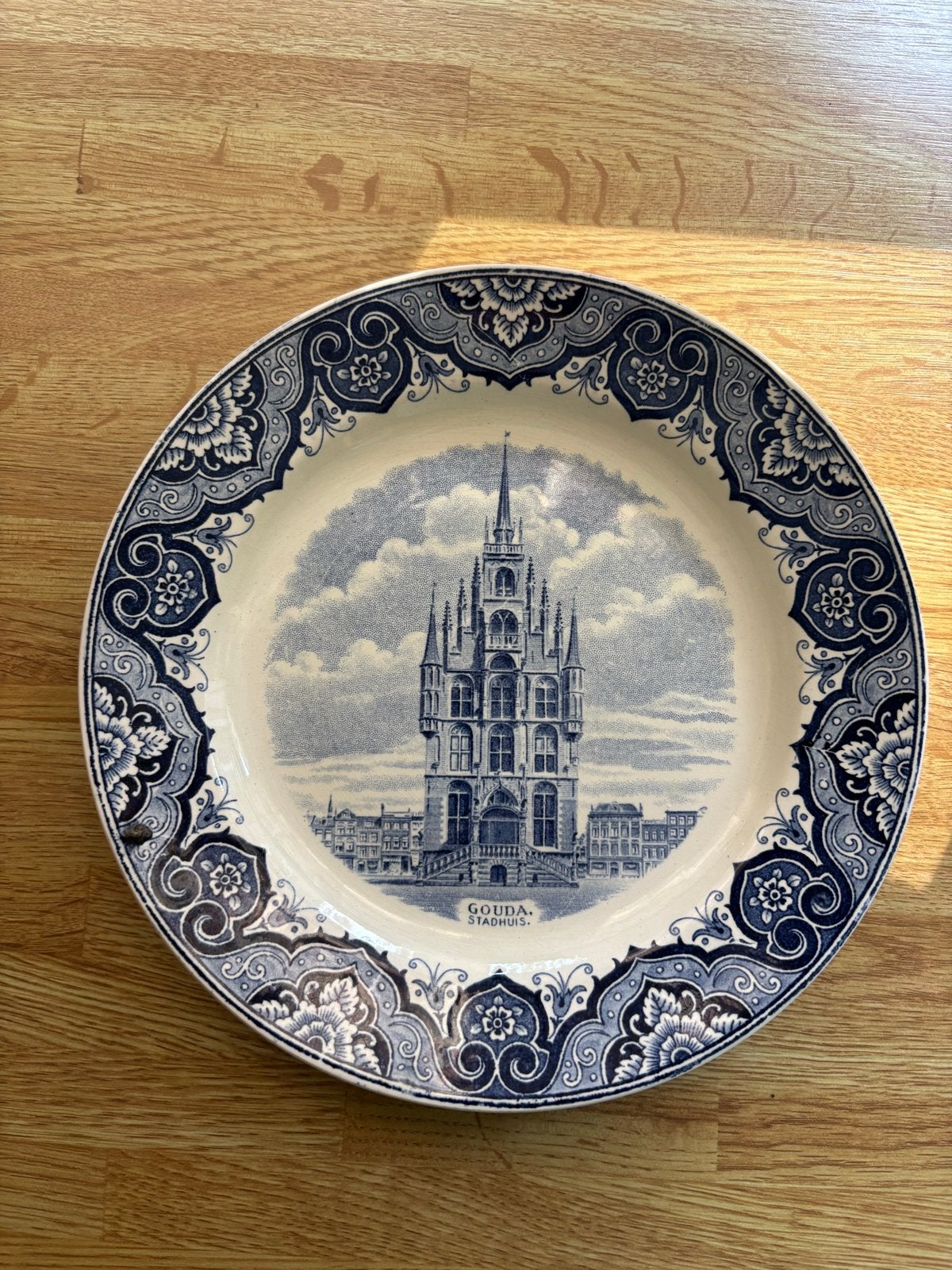 Antiek Delfts Blauw Wandbord - Gouda Stadhuis, Antiek en Kunst, Ophalen