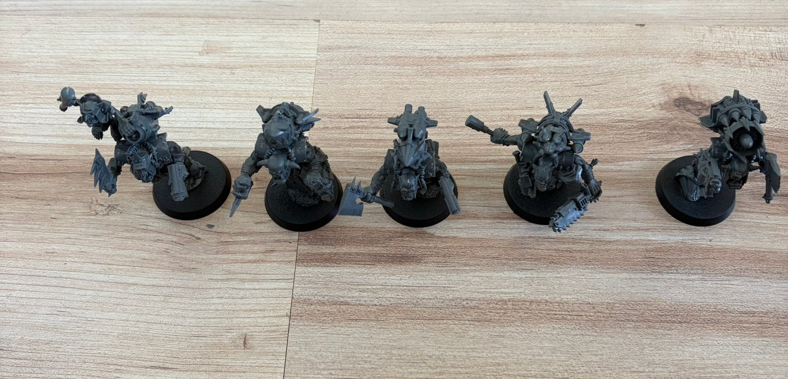 Warhammer 40k ork 5 stormboyz bare plastic #1, Ophalen of Verzenden, Zo goed als nieuw, Warhammer 40000, Figuurtje(s)