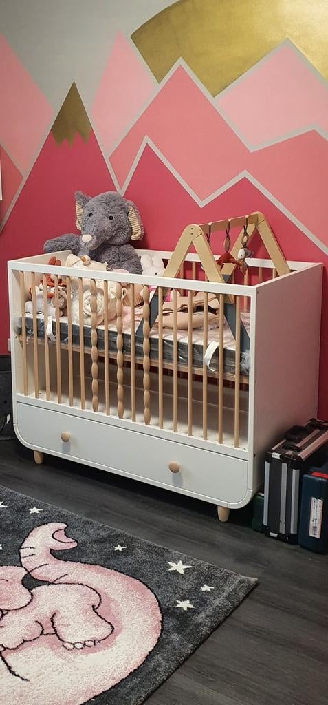 Kinderbedje met bijpassende verschoontafel, Ophalen, Jongetje of Meisje