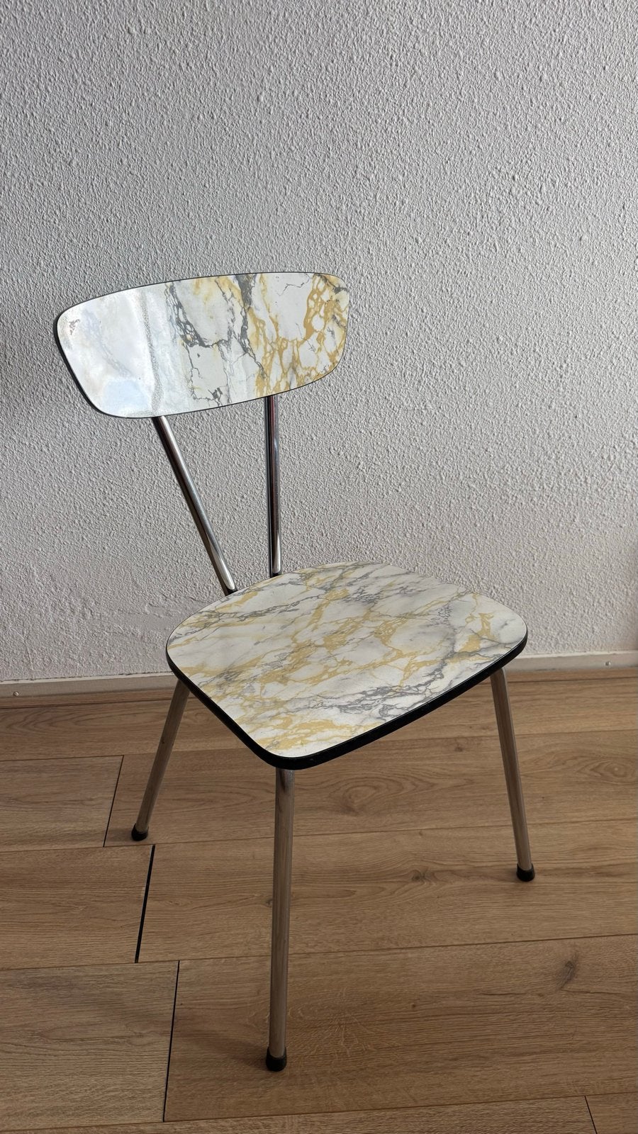 Vintage formica stoel met marmerlook zitting en rugleuning, Huis en Inrichting, Stoelen, Gebruikt, Eén, Metaal, Overige kleuren