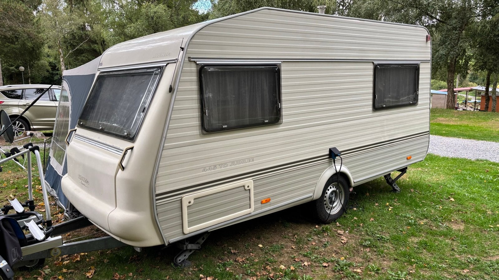 Avento 445 TD Jubilee Caravan, bouwjaar 1998, Caravans en Kamperen, Caravans, Standaardzit, Particulier, Kachel, 4 tot 5 meter
