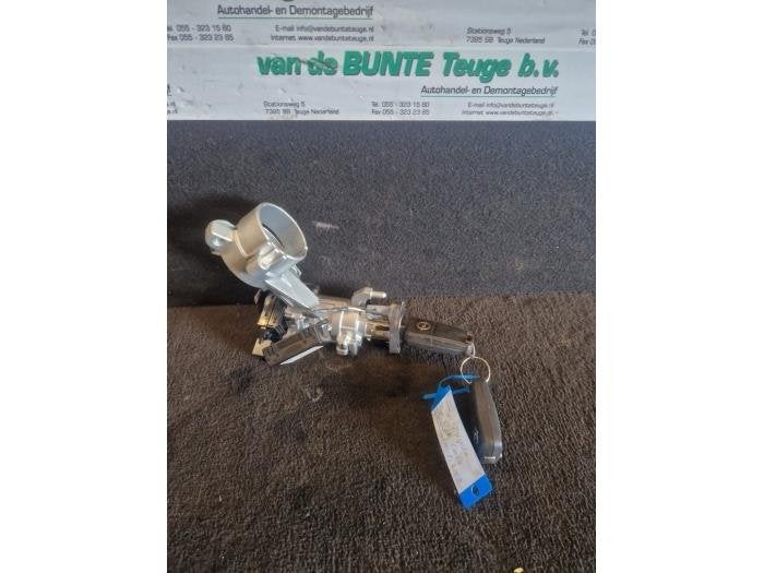 Kontaktslot + Sleutel van een Opel Corsa, Gebruikt, -, -, Opel