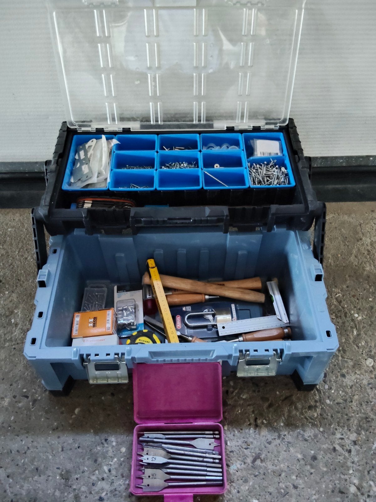 Kupper kist met Bevestigingmateriaal en Gereedsc, Gebruikt, Kupper, Info@kupper.de, Gevuld