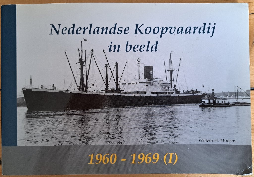 NEDERLANDSE KOOPVAARDIJ IN BEELD 1960-1969 - Willem H Moojen, Verzamelen, Scheepvaart, Ophalen of Verzenden, Gebruikt, Motorboot of Zeilboot