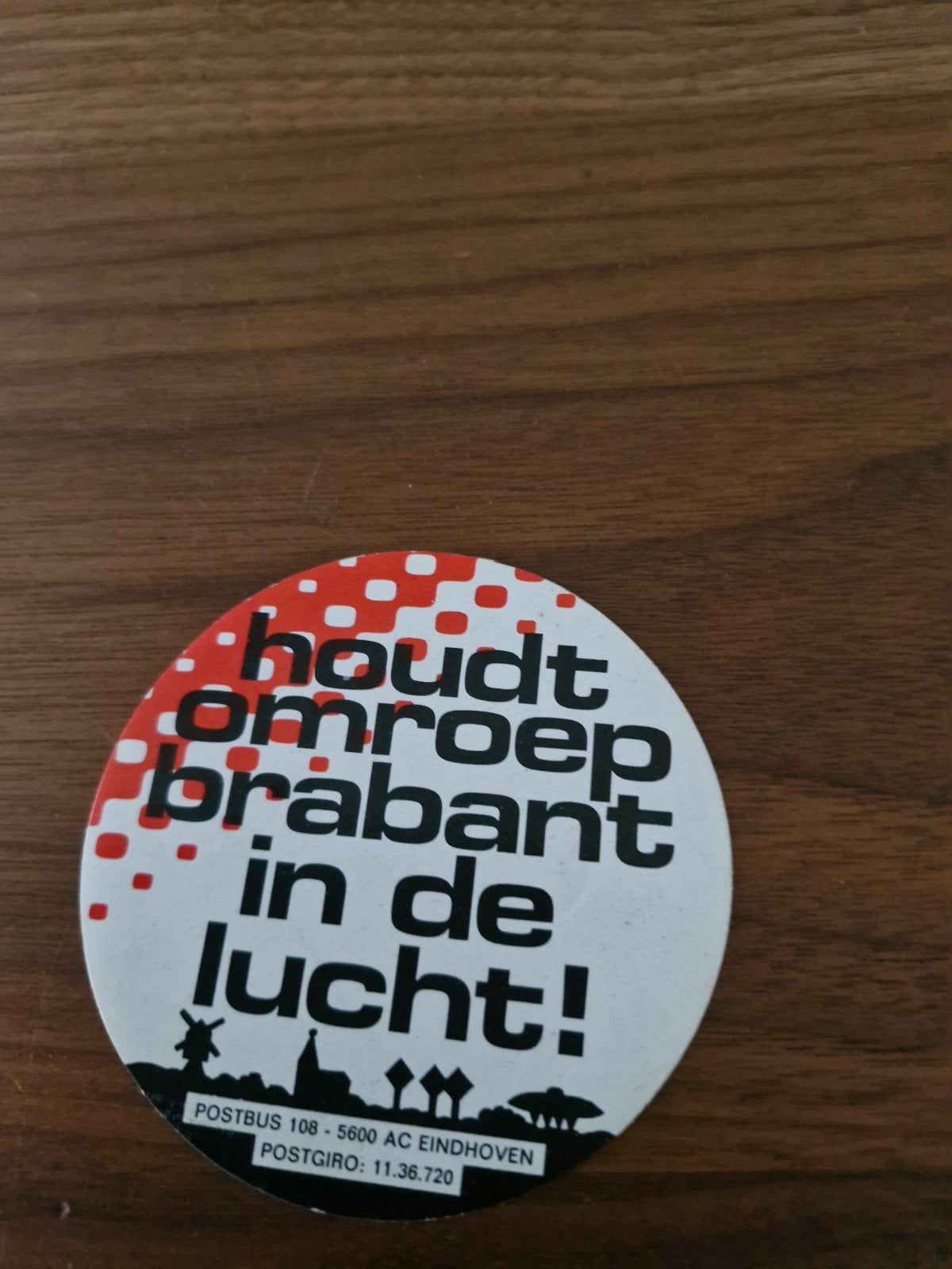 11861 Vintage sticker: Houdt Omroep Brabant in de lucht!, Ophalen of Verzenden, Gebruikt, Film, Tv of Omroep