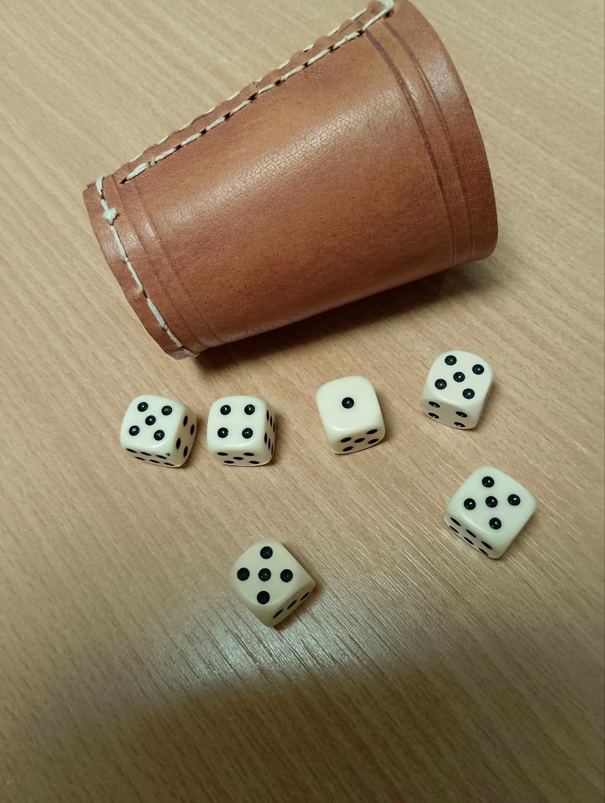 Echt leren dobbelsteen beker spel, Ophalen of Verzenden, Gebruikt