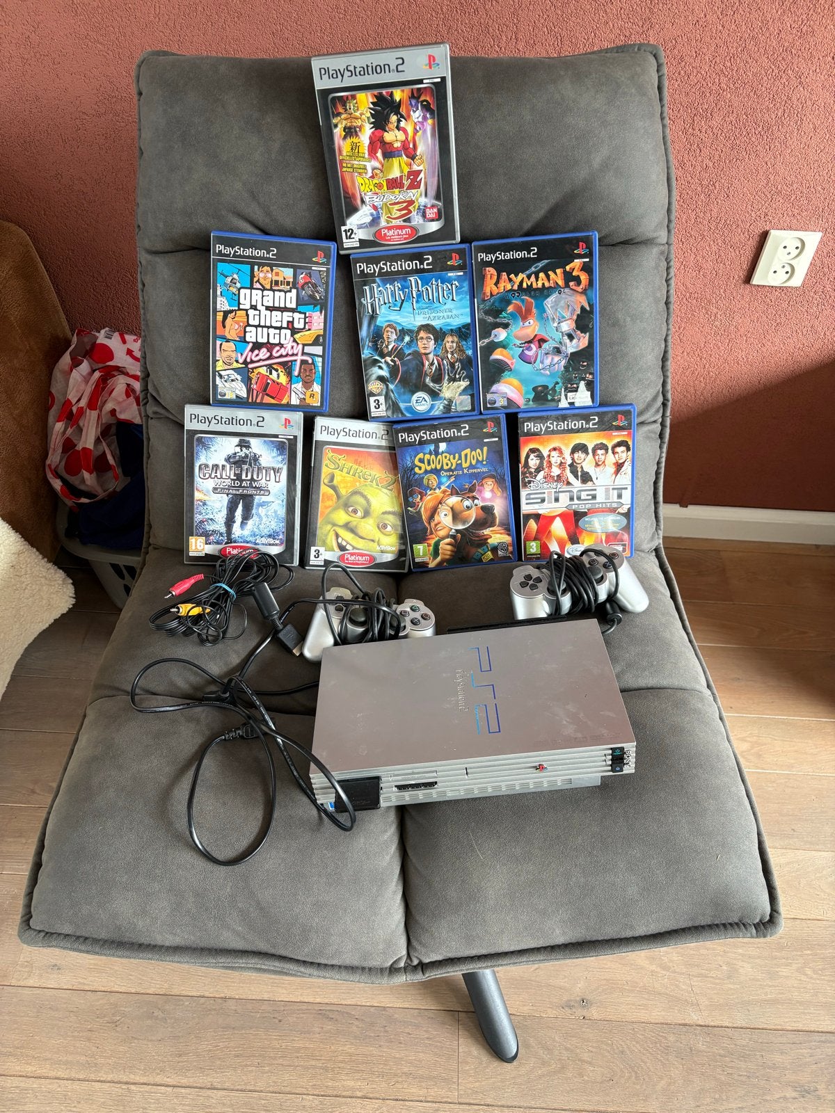 PlayStation 2 bundel met 7 spellen en 2 controllers, Gebruikt, Overige genres, 2 spelers, Eén computer
