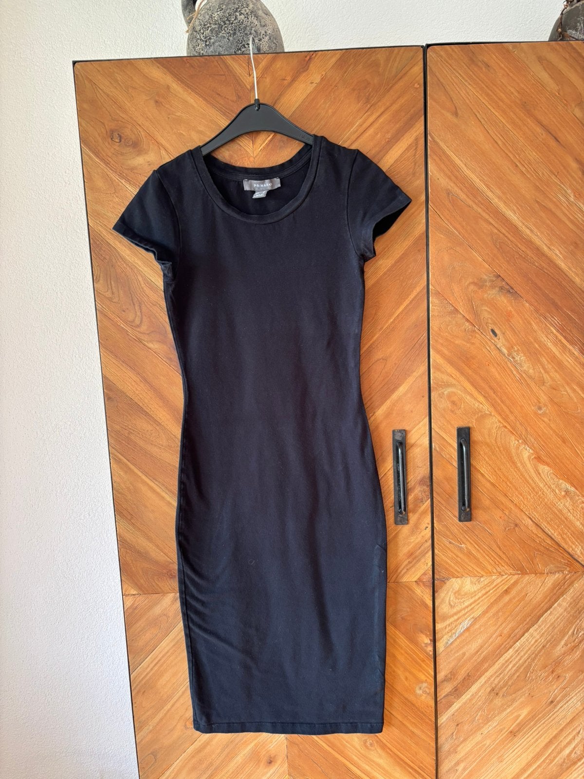 Zgan. Mooie Zwarte jurk van  Primark. Maat 32, Kleding | Dames, Primark, Zwart, Ophalen of Verzenden, Zo goed als nieuw