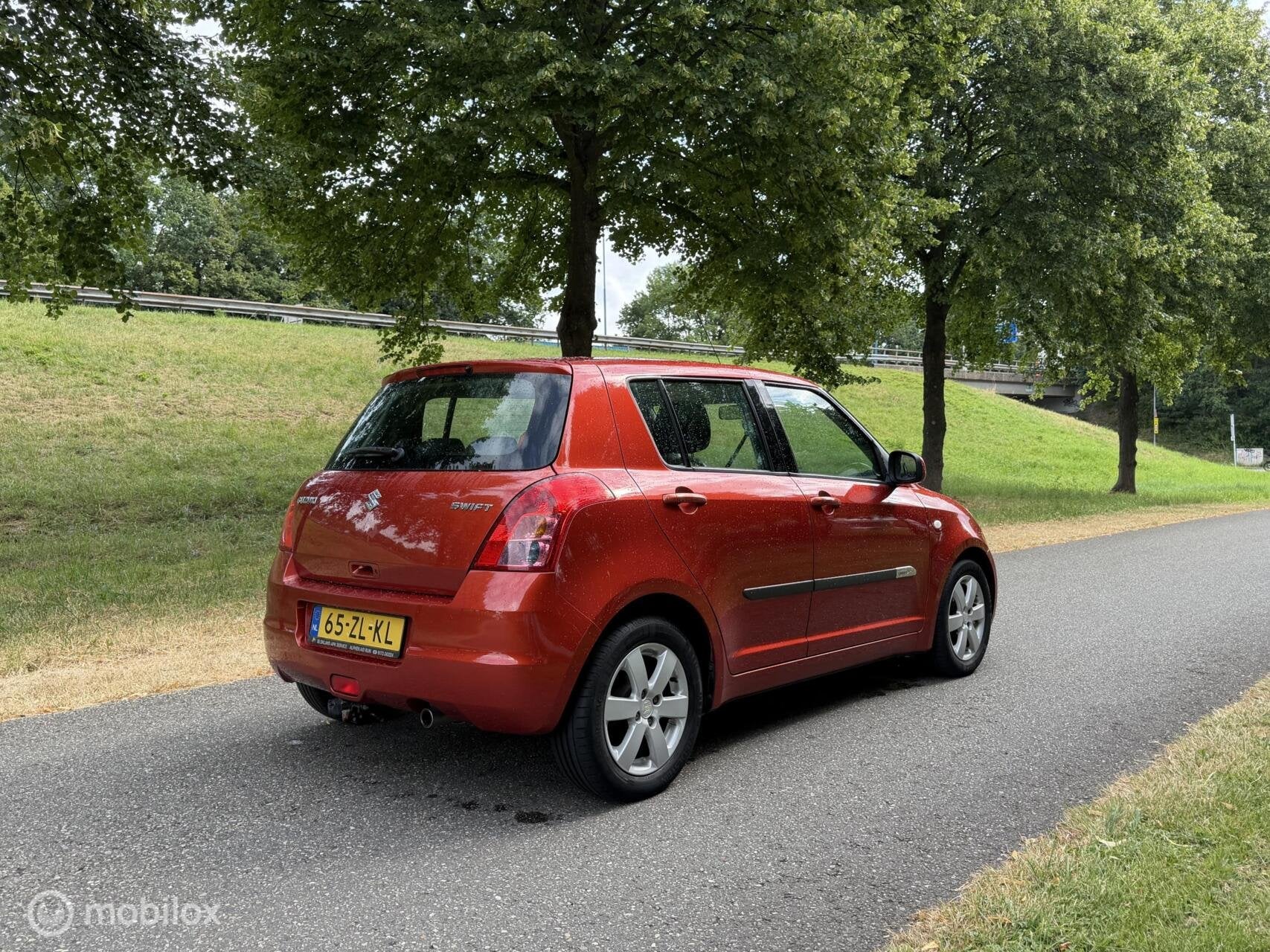 Suzuki Swift 1.5 Exclusive*AUTOMAAT*NEW APK 07/26*AIRCO, Auto's, Suzuki, Elektrische ramen, Zwart, Swift, Bedrijf