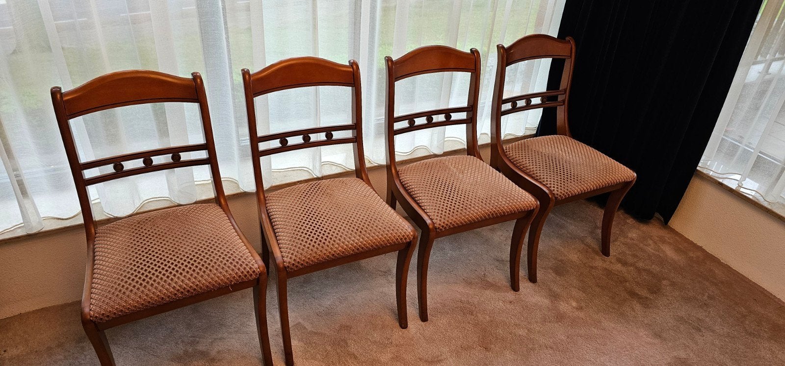 4 klassieke Heldense Exclusive stoelen, Ophalen