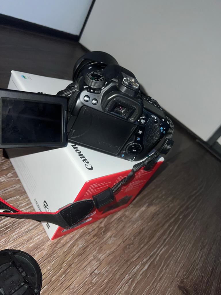 Canon EOS 80D Sigma 18-35mm f1.8, Audio, Tv en Foto, Fotografie | Lenzen en Objectieven, Ophalen of Verzenden, Standaardlens