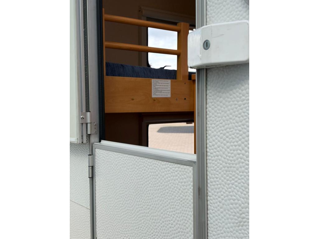 Caravelair Antares Luxe 426 incl. voortent!, Caravans en Kamperen, Caravans, Bedrijf, Treinzit, 4 tot 5 meter, Schokbreker
