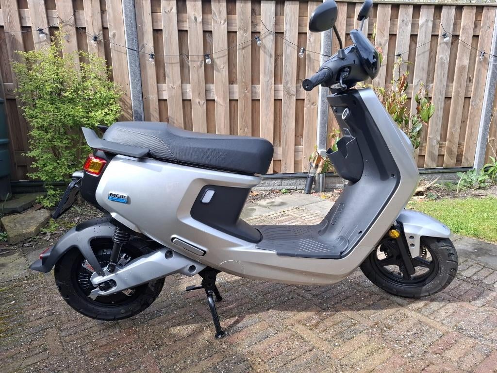 NIU MQI+SPORT e-snorscooter 25km/h, Fietsen en Brommers, Elektrisch, Zo goed als nieuw, Ophalen, Overige merken