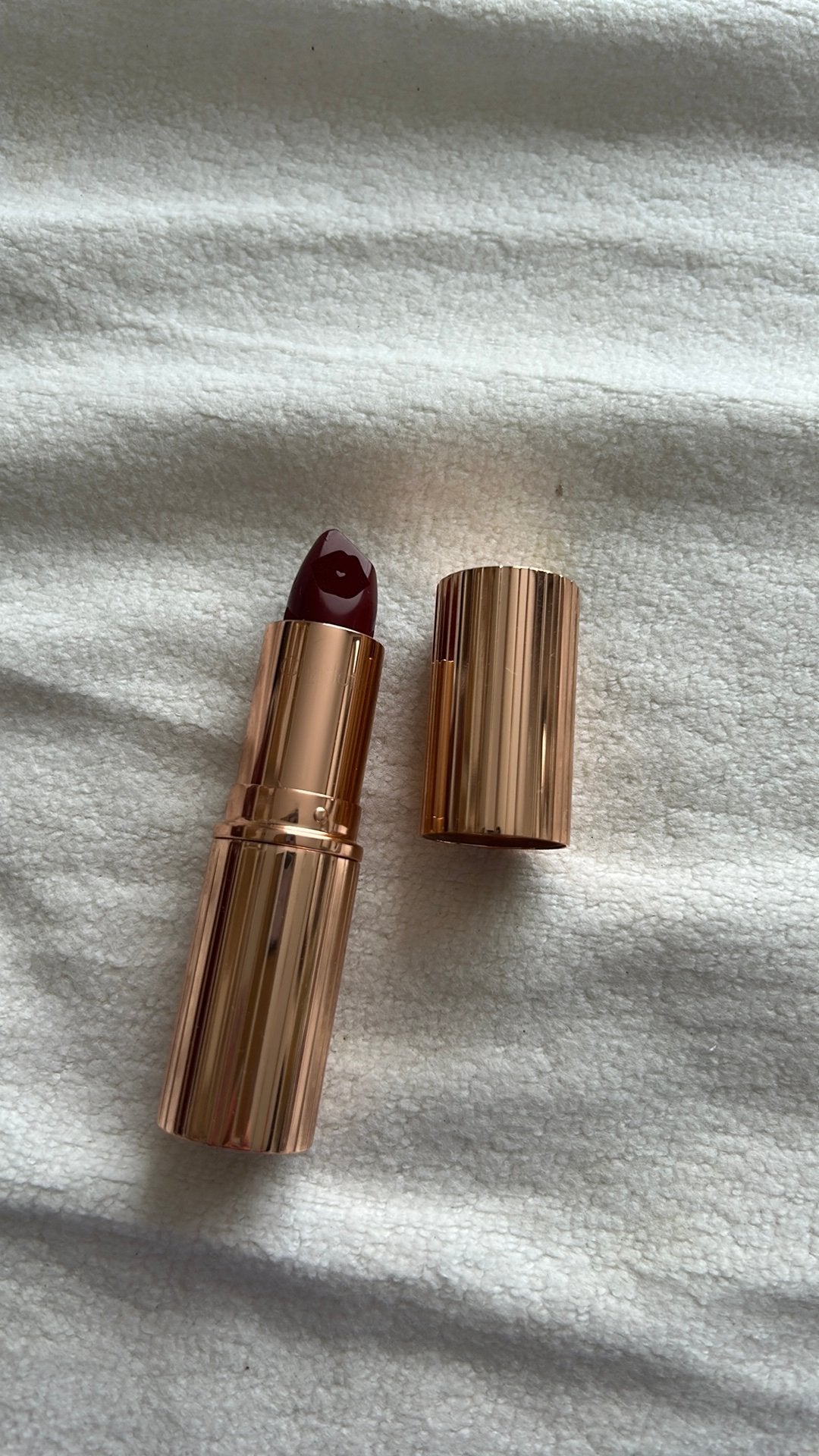 Charlotte Tilburg lipstick in scarlet spell, Ophalen of Verzenden, Zo goed als nieuw, Lippen