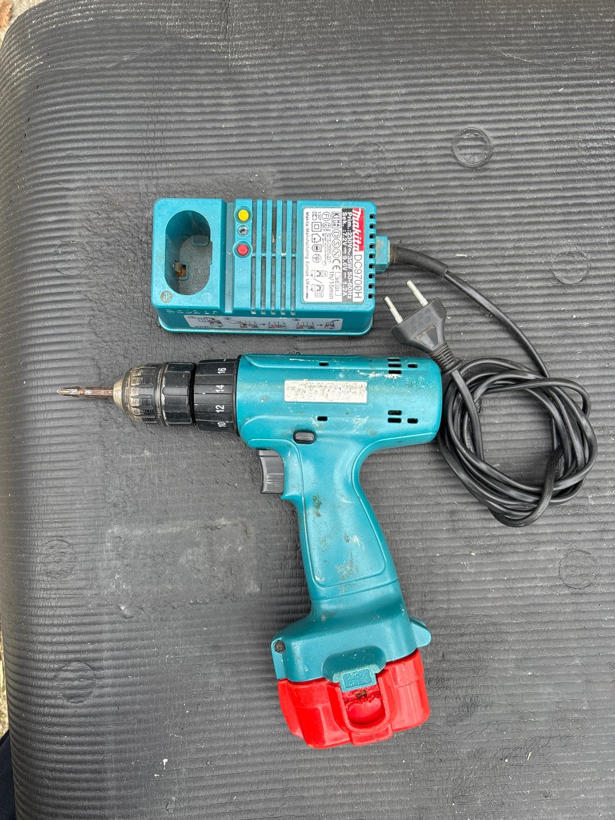 Makita 6226D Boormachine met Lader (DC9700H), Gebruikt, Variabele snelheid, Minder dan 400 watt, Ophalen