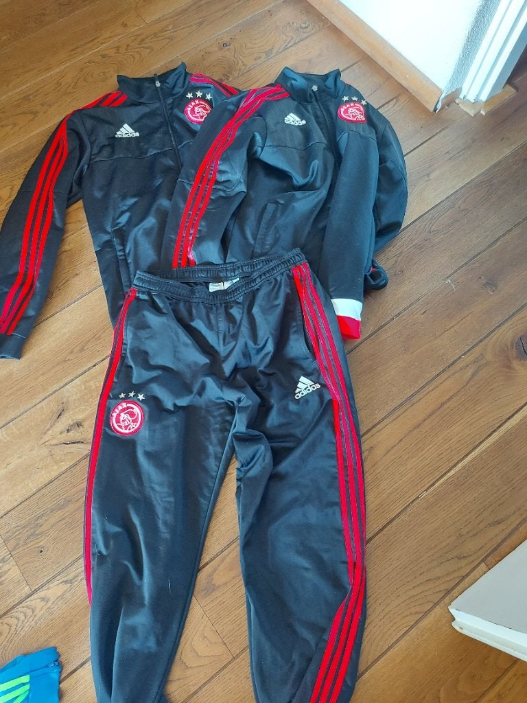 2 Ajax tenues mt M.3 jasjes, 2 broeken. Zie ook de 2e foto., Maat 48/50 (M), Zwart, Ophalen of Verzenden, Zo goed als nieuw