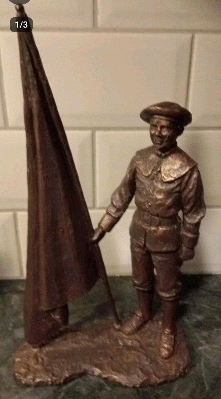 Beeld Gilde schutterij Vendelier  32,5cm groot, Ophalen