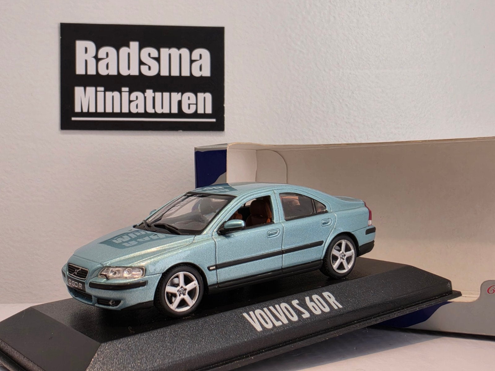 Volvo S60R - Flash green - 1:43 Minichamps, Auto, Ophalen of Verzenden, Zo goed als nieuw, MiniChamps