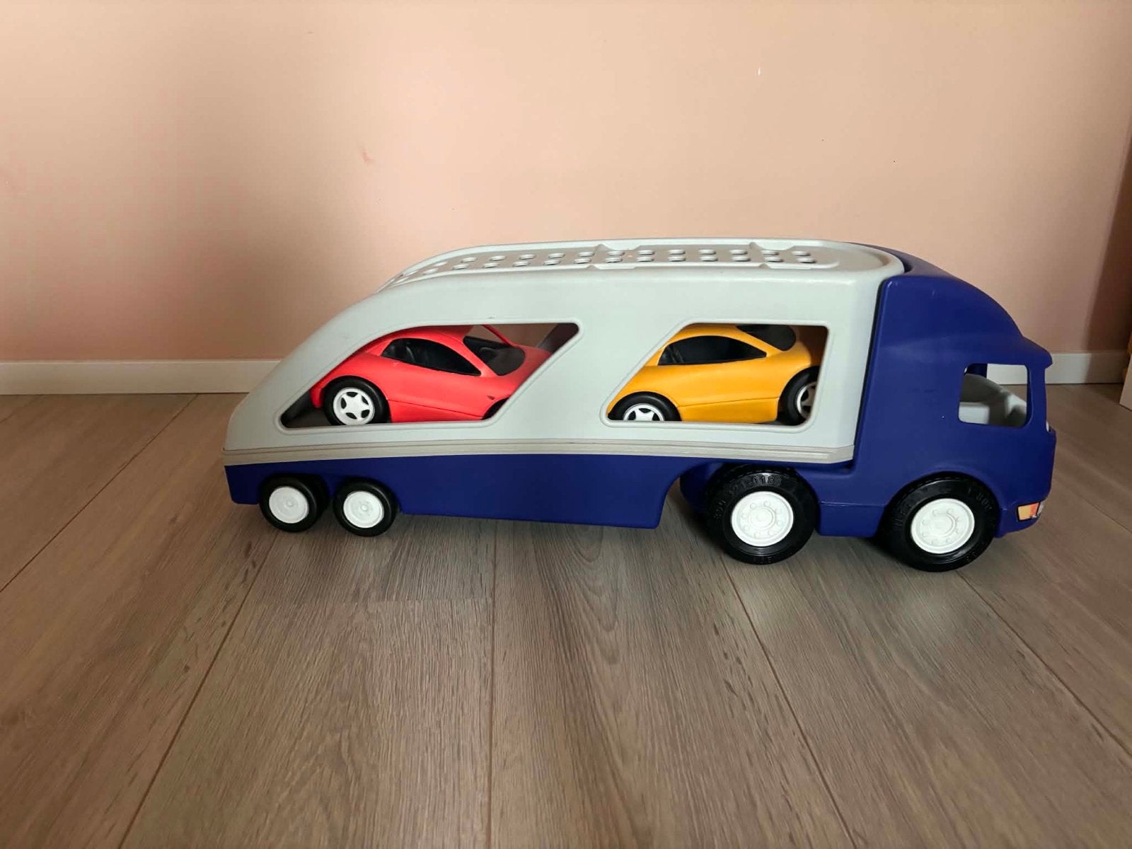 Grote speelgoed autotransporter met 2 auto's, Kinderen en Baby's, Speelgoed | Speelgoedvoertuigen, Gebruikt, Ophalen