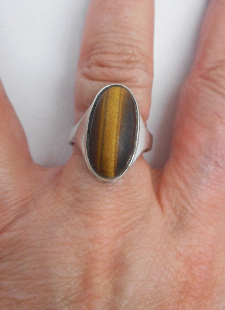 Zilveren vintage ring met tijgeroog maat 17,5 nr.558, Gebruikt, Verzenden, 17 tot 18, Dame